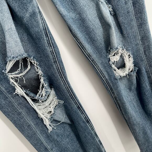 Vervet Women's Straight Leg Distressed Ripped Jeans Light Blue Wash Size 30 - Picture 3 of 11